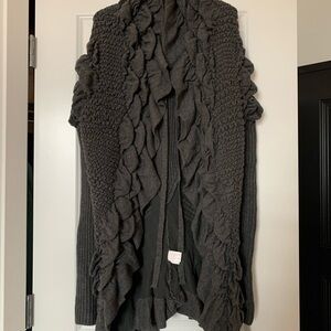 Gently Loved Unique Women’s Blayde Mock Neck Ruffled Sweater. Large.